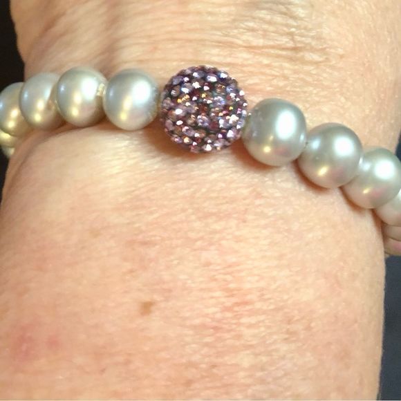 NWT cultured Pearl 8 mm, elastic, light gray w/ purple/pink crystals - Picture 5 of 5